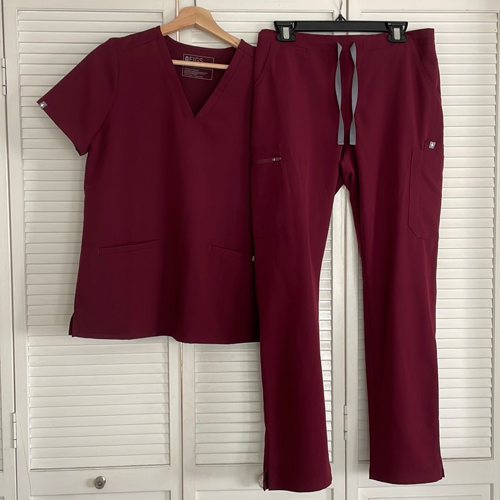 FIGS Burgundy Women’s Scrub Set